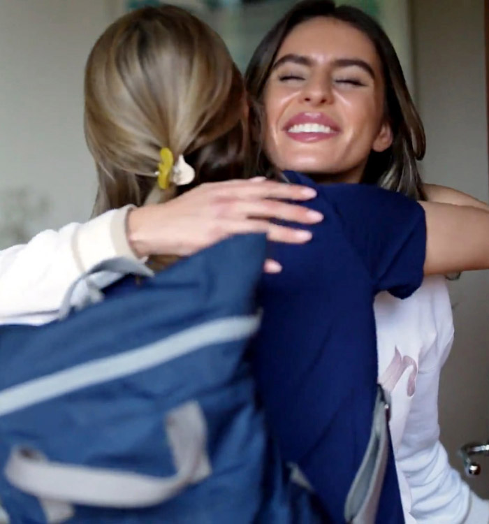 A customer greeting our founder Neda as she arrives to provide laser hair removal in their own home.